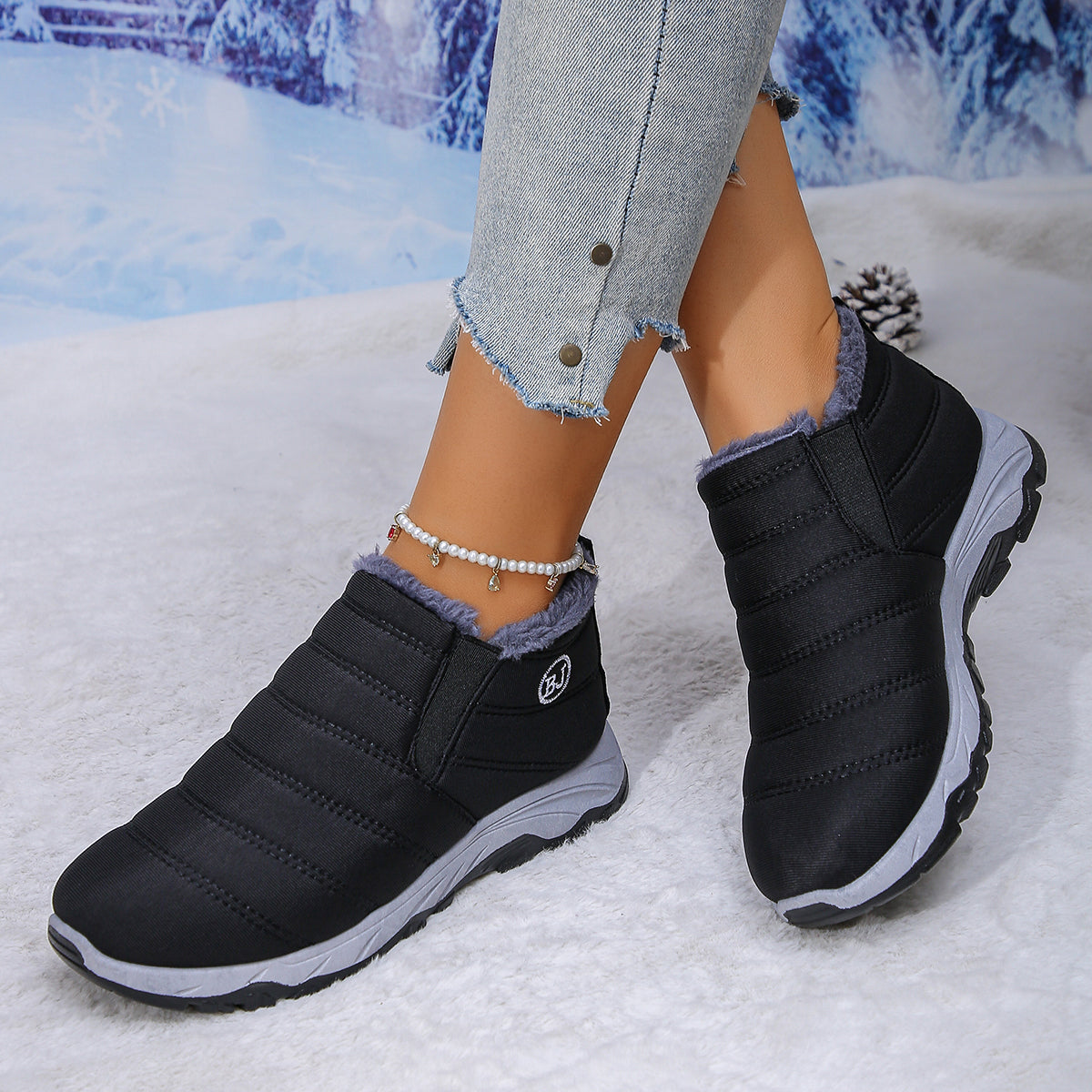 CIORWomensSnowBootsupperismadeofwaterproofPUorwarmsuedetheinsideisfullylinedwithhighqualityfauxfurwhichiswarmandcomfortablethesolidmoldedrubbersoleisdurableandhasantislipdesignwithdeeptreadwhichissuit