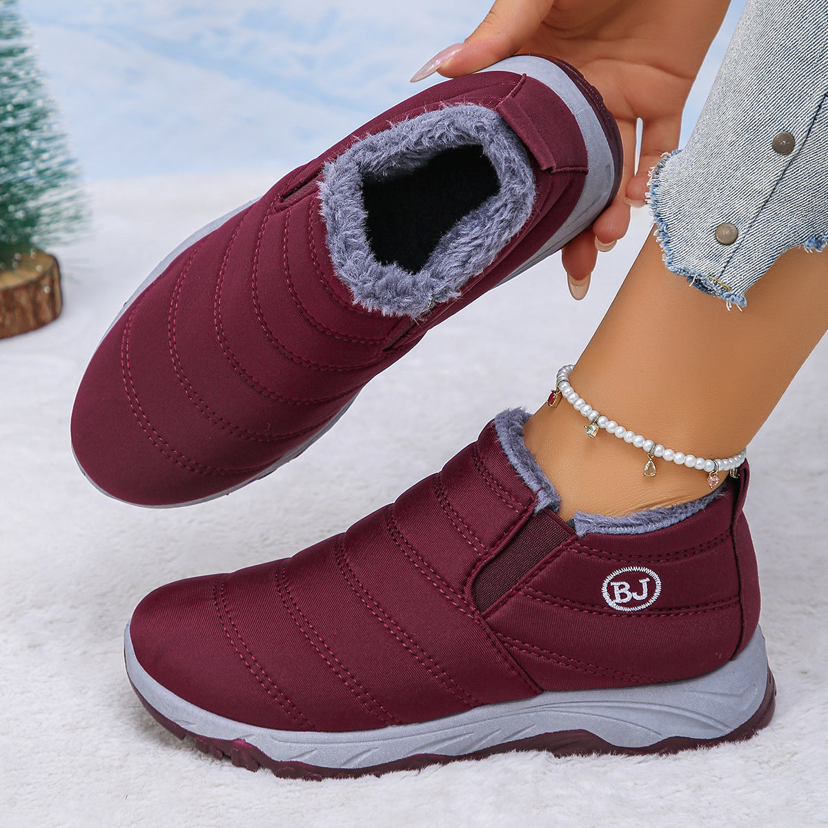 CIORWomensSnowBootsupperismadeofwaterproofPUorwarmsuedetheinsideisfullylinedwithhighqualityfauxfurwhichiswarmandcomfortablethesolidmoldedrubbersoleisdurableandhasantislipdesignwithdeeptreadwhichissuit