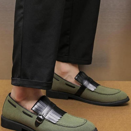 Men's Solidcolor Loafer Shoes With Tassel Accents