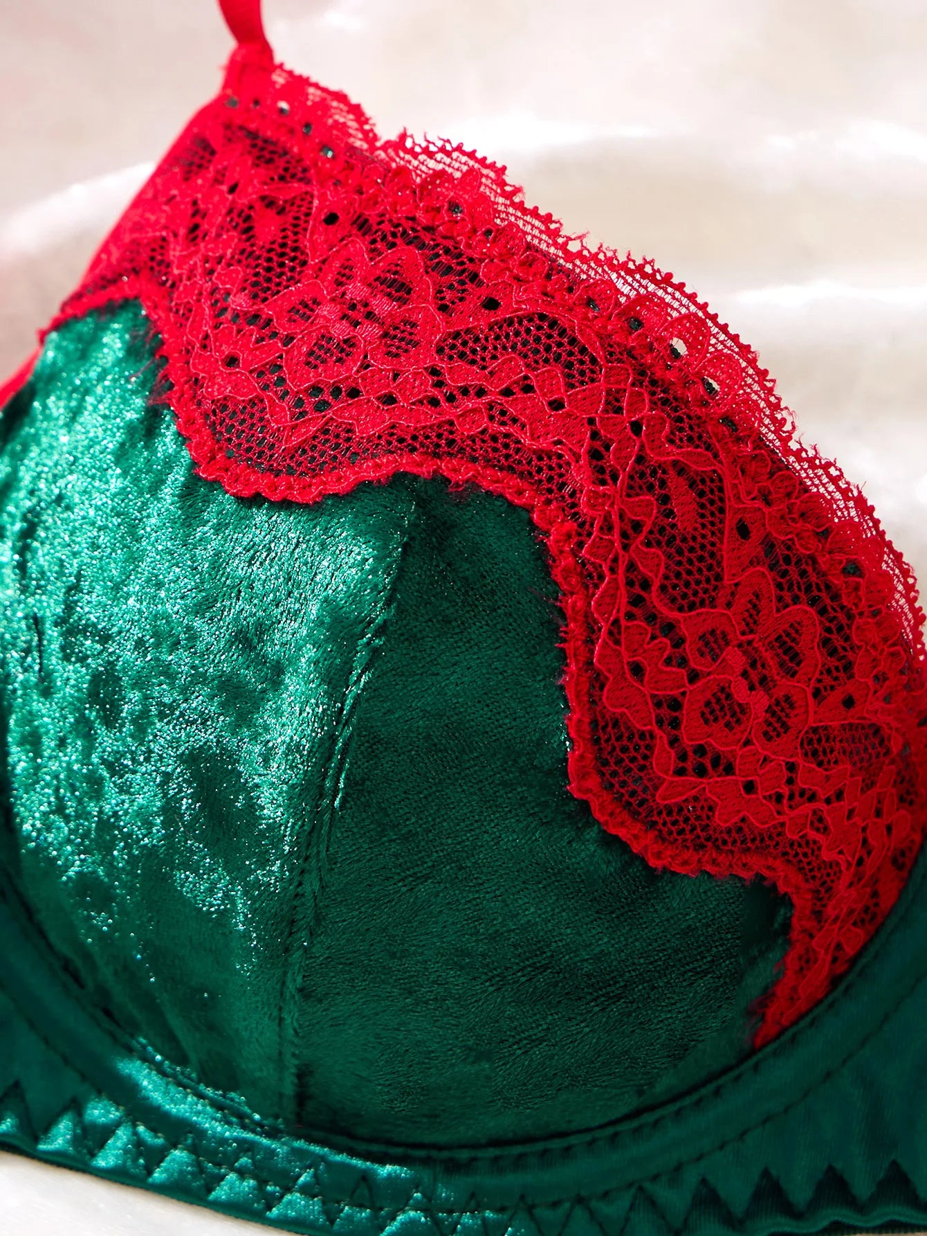 Christmas customized style,Sexy underwear set in green and red, featuring a thong style.Christmas Carnivals Sexy Bra ZA825175