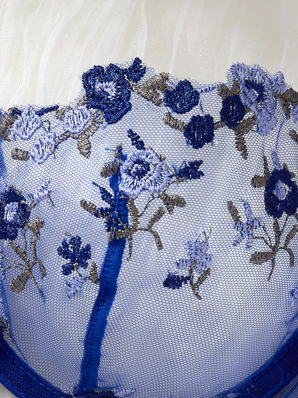 Blue Embroidered Floral Lingerie Set - Sexy Bra And G-string Combo with Heart Decoration Underwear Set for Women ZA824026