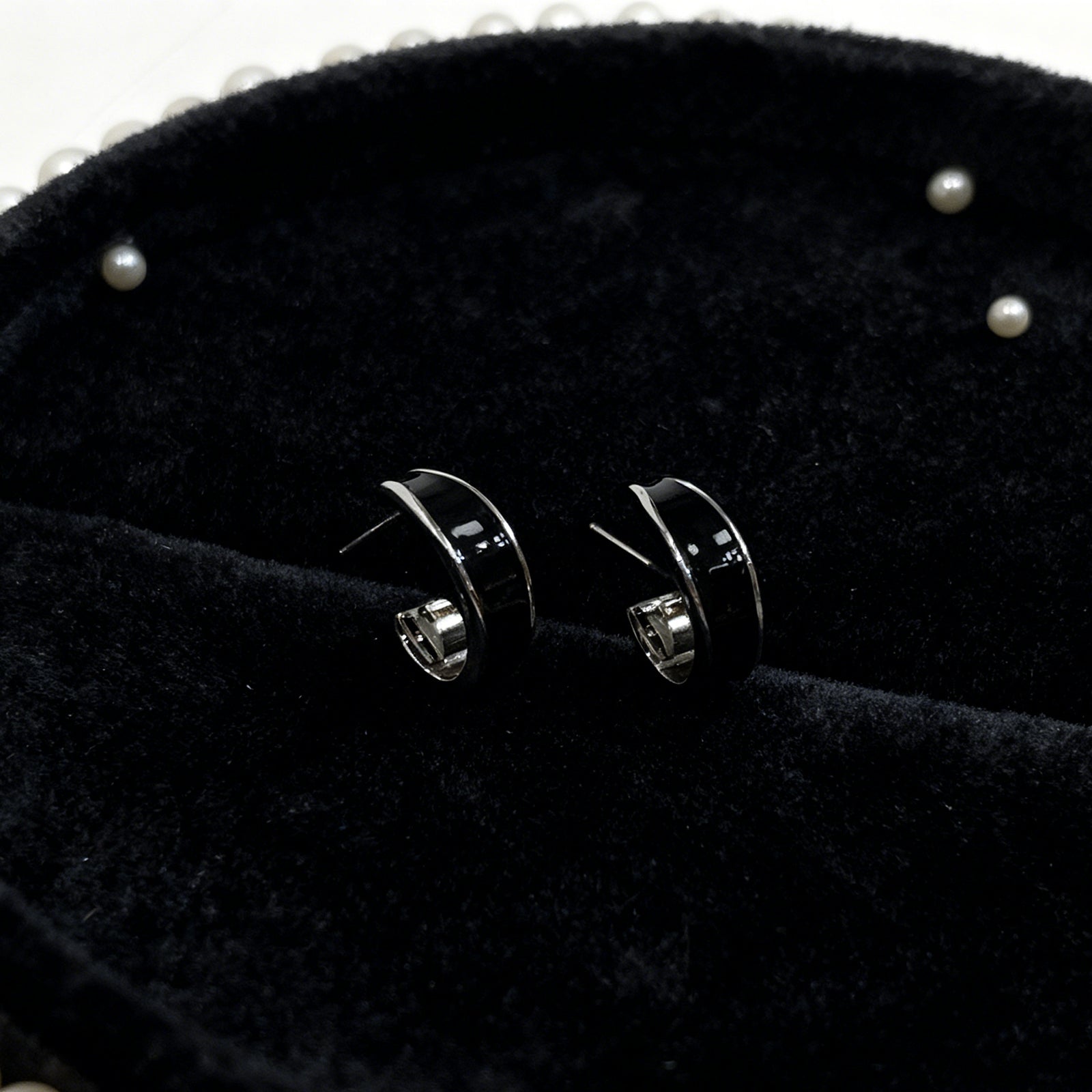 Black Earrings-1454