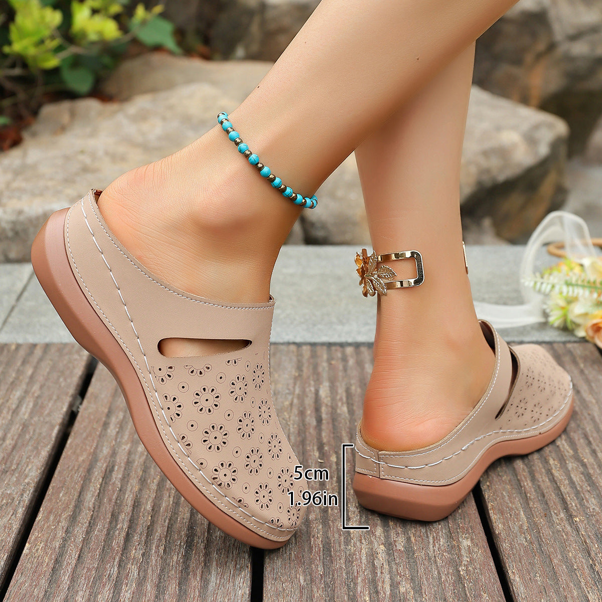 Hollow-out Thick-soled Vintage-style Women's Slippers