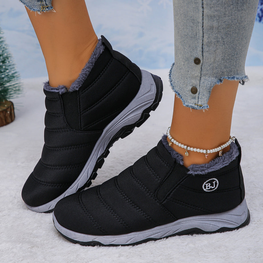 CIORWomensSnowBootsupperismadeofwaterproofPUorwarmsuedetheinsideisfullylinedwithhighqualityfauxfurwhichiswarmandcomfortablethesolidmoldedrubbersoleisdurableandhasantislipdesignwithdeeptreadwhichissuit