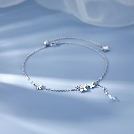 Butterfly Anklet, Featuring An Exquisite Butterfly Design That's Agile And Elegant. The Thin Chain Fits The Ankle Snugly, Glows With A Faint Shimmer, Adding Romantic Ingenuity To Summer Outfits.