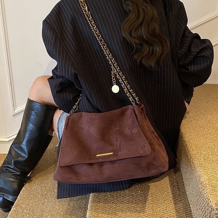 Autumn Chain Shoulder Bag With A Vintage Crossbody Design