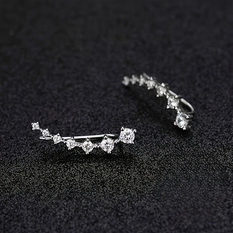 Earrings, With Ingenuity Revealed In The Flowing Luster, Light Up The Earlobes And Add The Finishing Touch To The Overall Look.