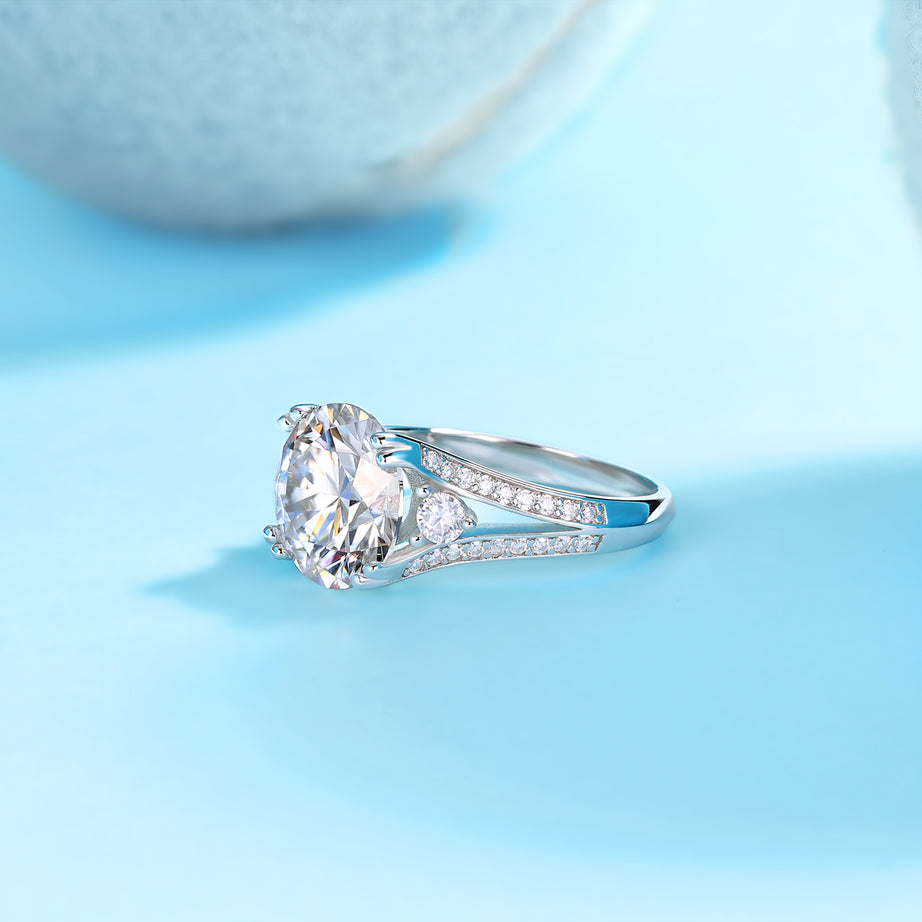 Elegant Radiance - A Fashionable And Luxurious Jewelry Piece Set With 5-carat Moissanite S925 Sterling Silver And Platinum-plated Diamond