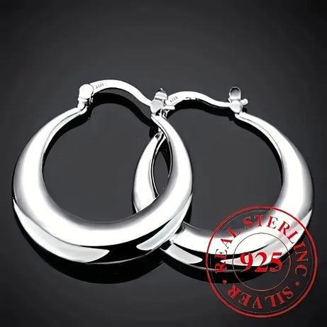 Circle Earrings, Simple And Grand, Outline Elegant Contours With Smooth Lines, Featuring A Soft Luster That Adds A Touch Of Sophistication To Your Outfit.