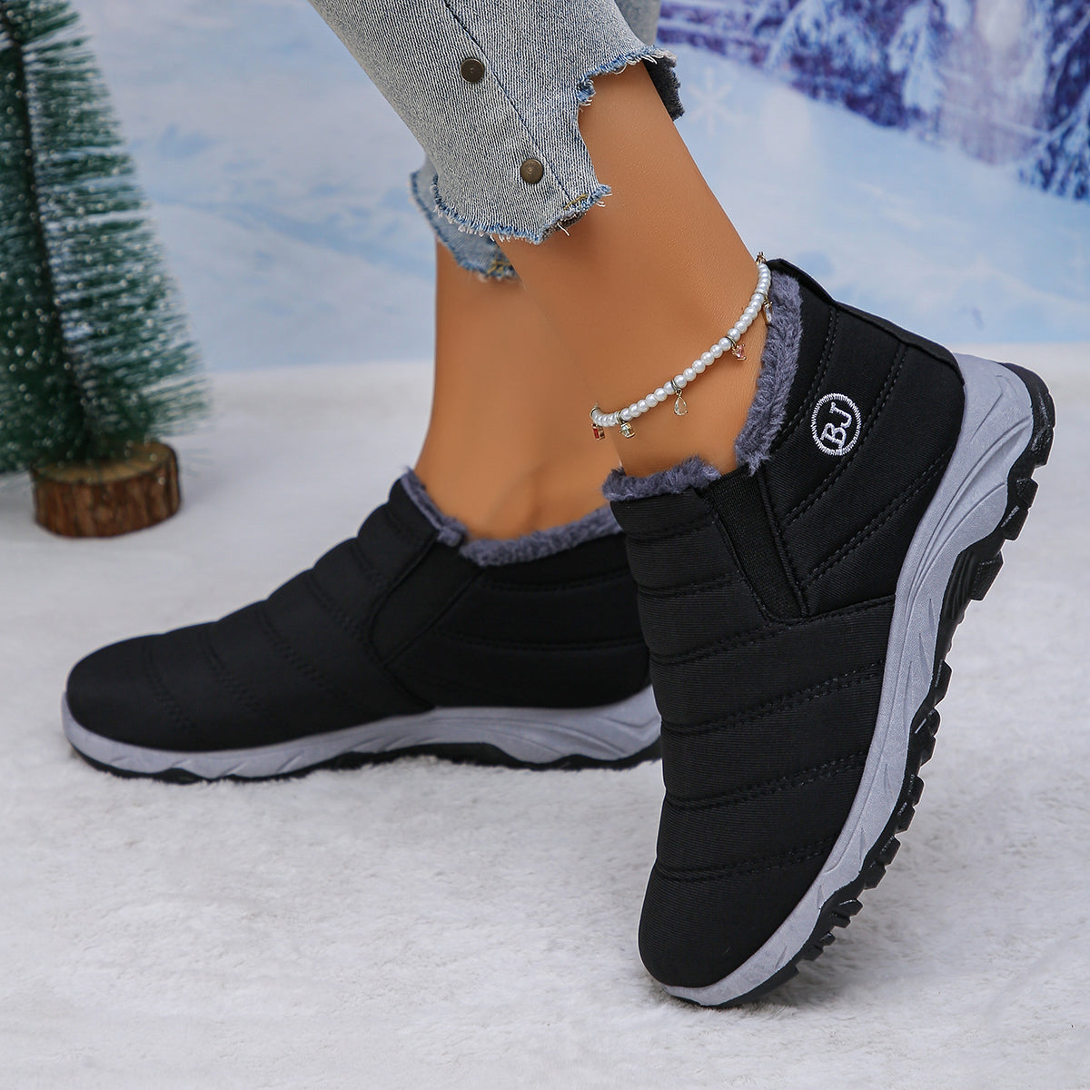 CIORWomensSnowBootsupperismadeofwaterproofPUorwarmsuedetheinsideisfullylinedwithhighqualityfauxfurwhichiswarmandcomfortablethesolidmoldedrubbersoleisdurableandhasantislipdesignwithdeeptreadwhichissuit