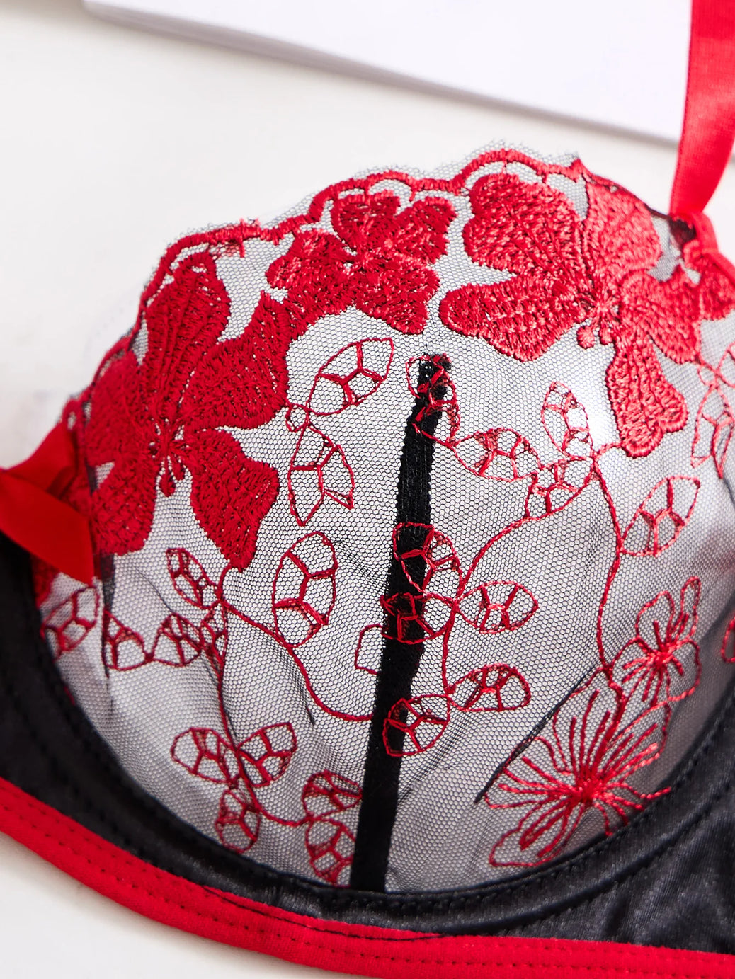 Ladies' wine red heart-shaped design embroidered semi transparent comfortable breathable underwear set, suitable ZA825176