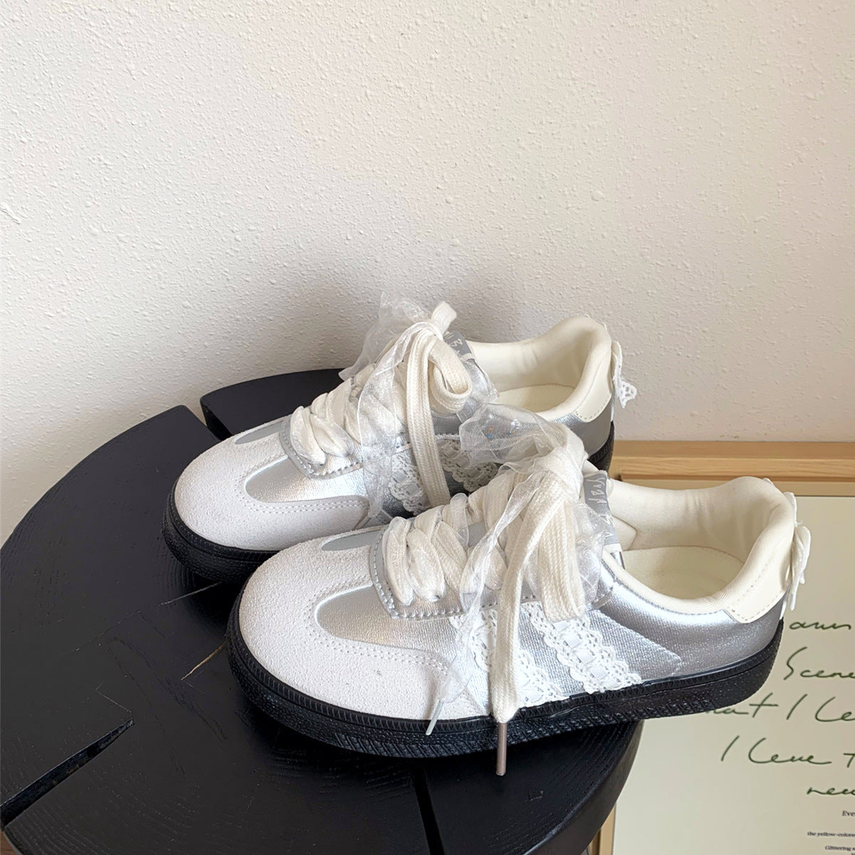 Fashionable Lace Bow-decorated Flat Casual Shoes