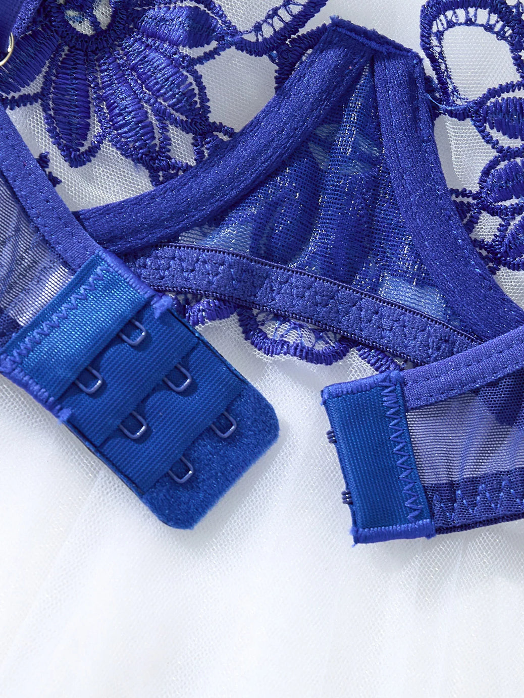 A sexy Blue lingerie set, including a daisy-patterned bra and thong, a comfortable family-style women's two-piece ZA825086