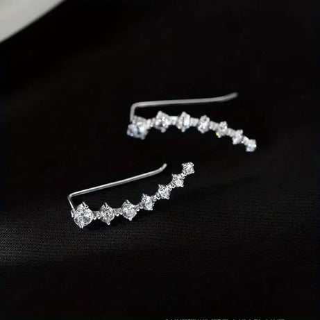 Earrings, With Ingenuity Revealed In The Flowing Luster, Light Up The Earlobes And Add The Finishing Touch To The Overall Look.