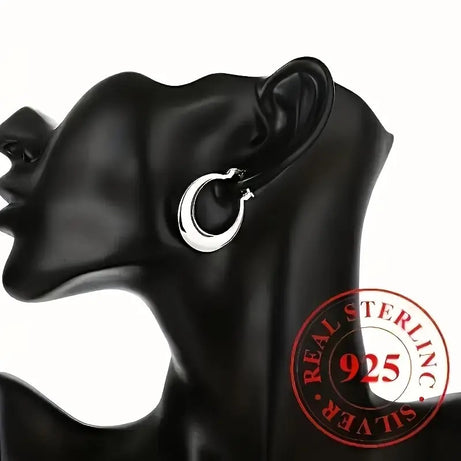 Circle Earrings, Simple And Grand, Outline Elegant Contours With Smooth Lines, Featuring A Soft Luster That Adds A Touch Of Sophistication To Your Outfit.