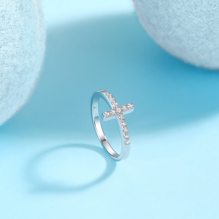 Holy Light Cross - A Fashionable And Luxurious Jewelry Piece Set With Moissanite S925 Sterling Silver And Platinum-plated Diamond